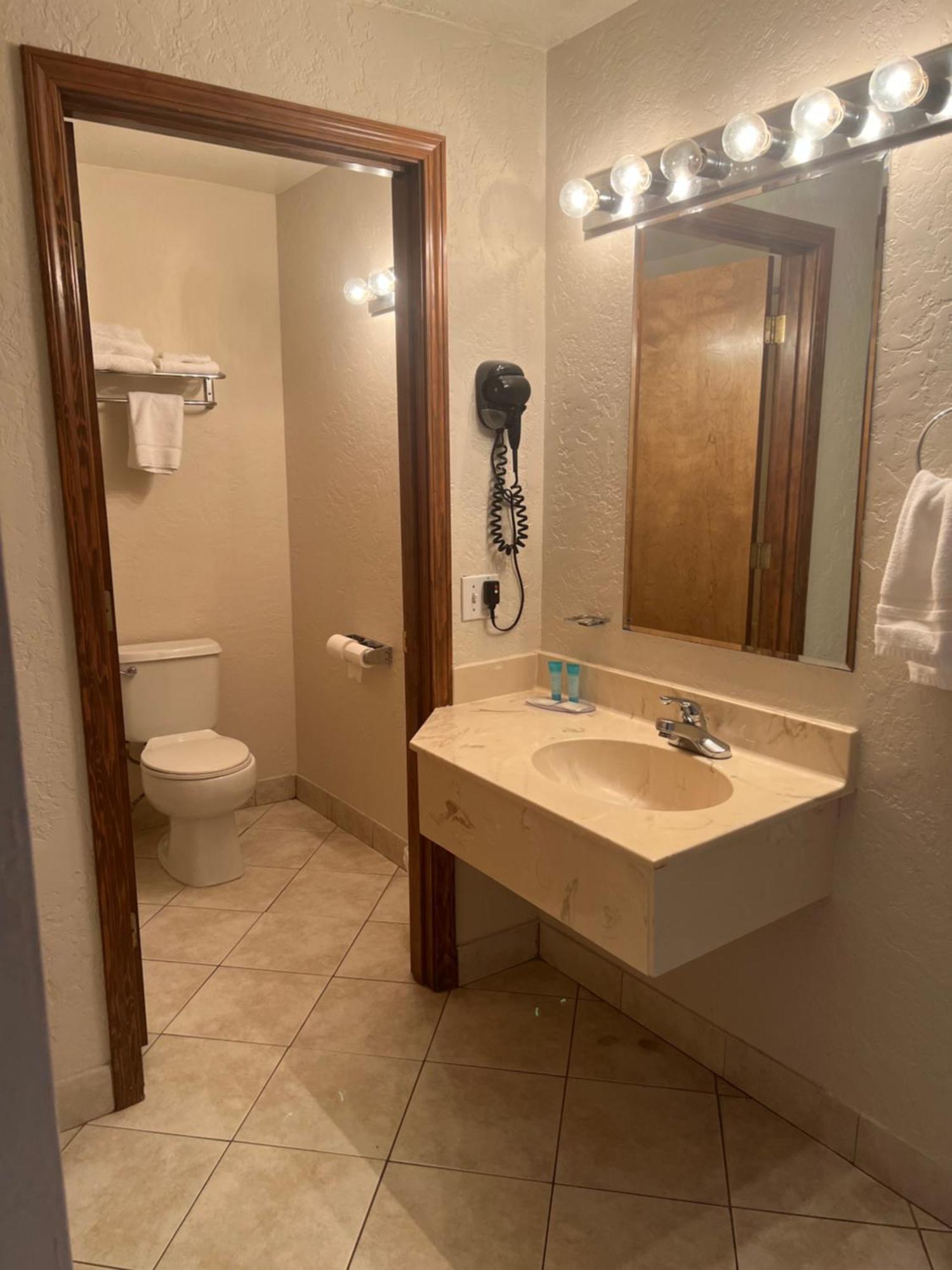 Red Carpet Inn Medford Ngoại thất bức ảnh
